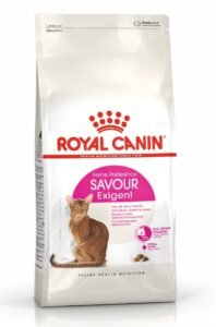 מזון לחתולים בררנים המסייע בשמירה על משקל ובריאות דרכי השתן בעיצוב וורוד על רקע לבו ותמונה של חתול.