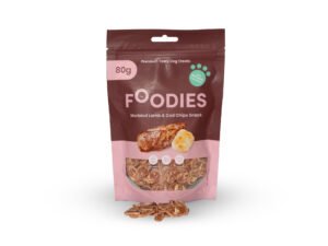 חטיף פודיז נגיסי כבש ודג קוד לכלבים, מעוצב בוורוד וסגול.